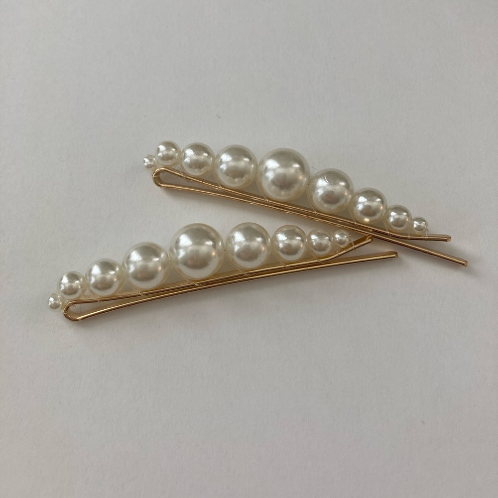 Pearl hair clips